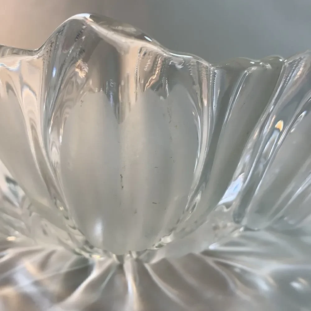 Tulip Leaf Fluted Clear Glass Serving Fruit Bowl